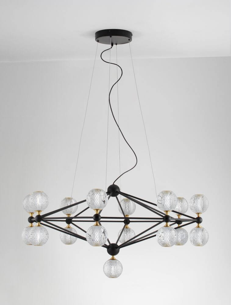 Belinda LED Pendelleuchte Ø 105cm 17-flammig in modernem Design mit geometrischer Form und kugelförmigen Glaskugeln.