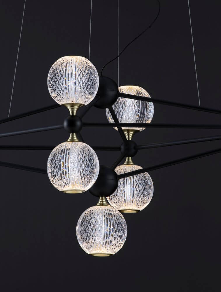 Belinda LED Pendelleuchte 9-flammig, modernes geometrisches Design mit stilvollen Glaskugeln.