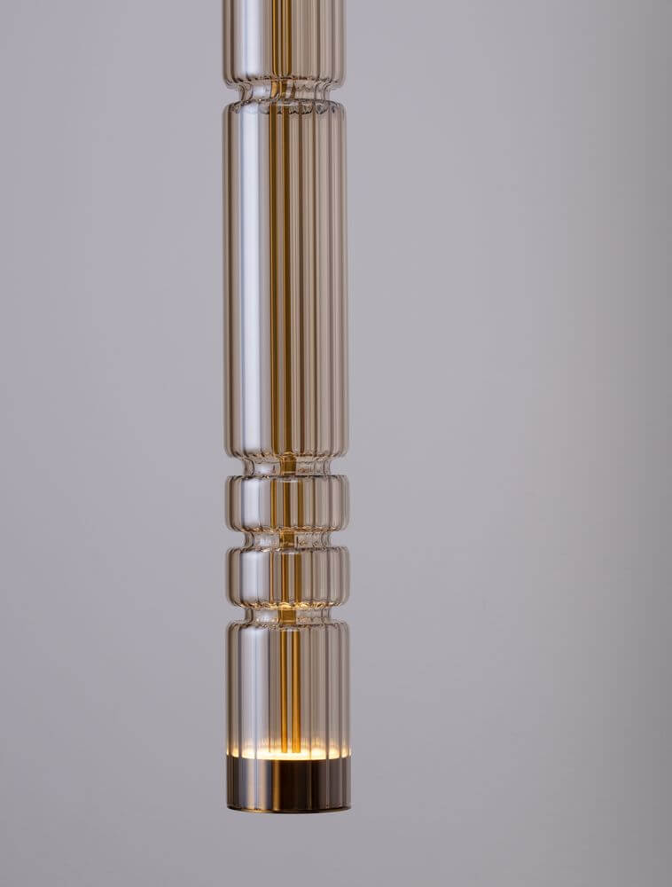Bento LED Pendelleuchte 3000K Gold mit elegantem Design aus hochwertigem Glas und Metall.