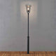Benu Standleuchte galvanisierter Stahl, rauchfarbenes Acrylglas auf Holzterrasse
