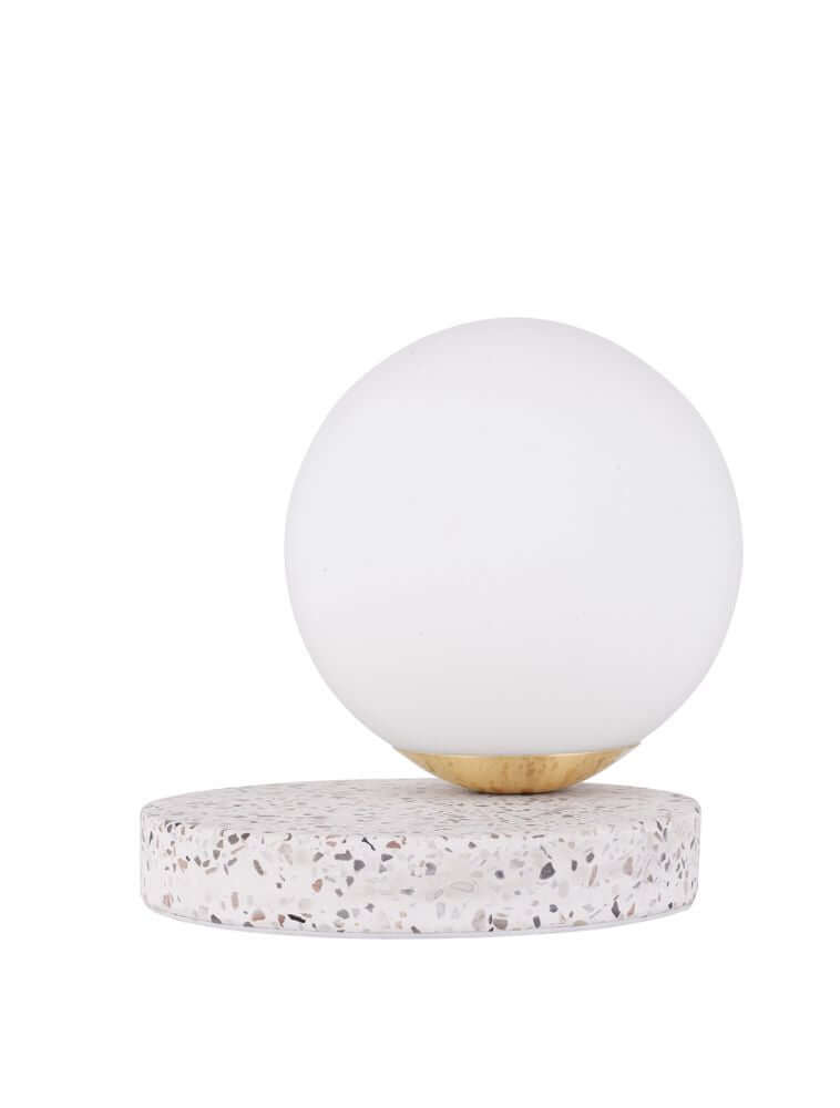 Beson Tischleuchte H 18cm Grau, Weiß, moderne Tischlampe mit runder Glasleuchte und Terrazzo-Basis.