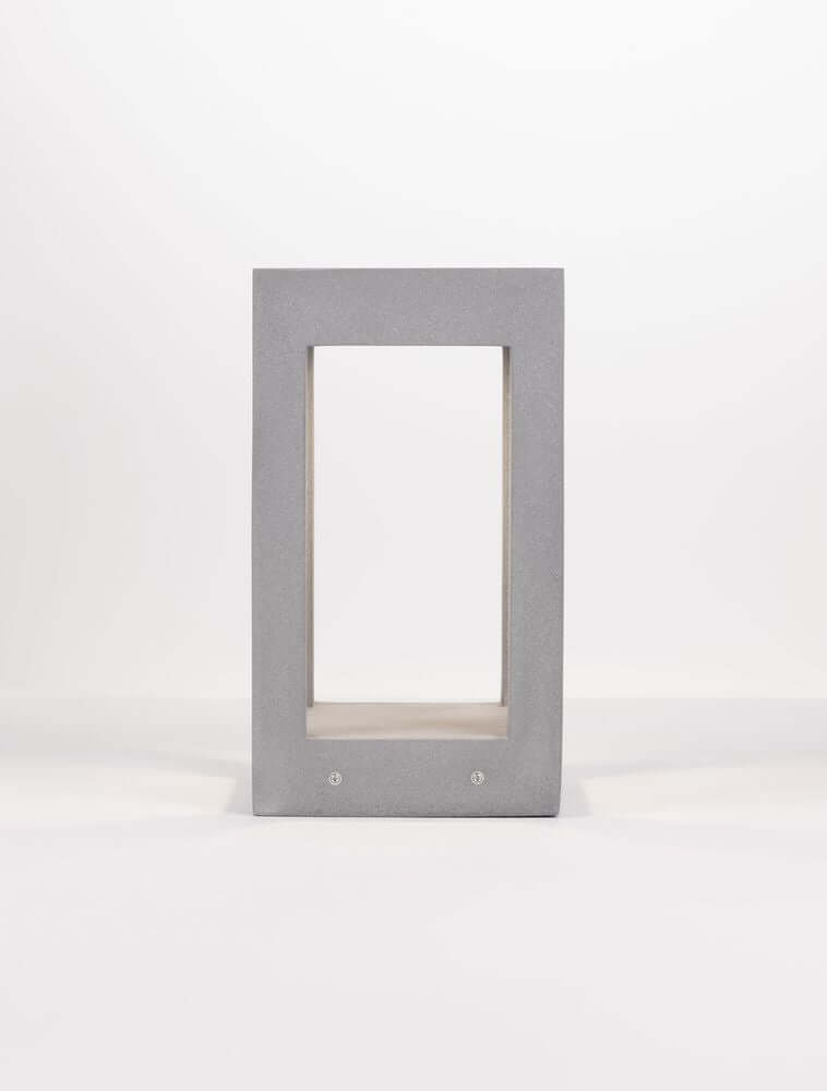 Bev LED Außensockelleuchte 3000K Grau IP65 aus robustem Beton und Glas.