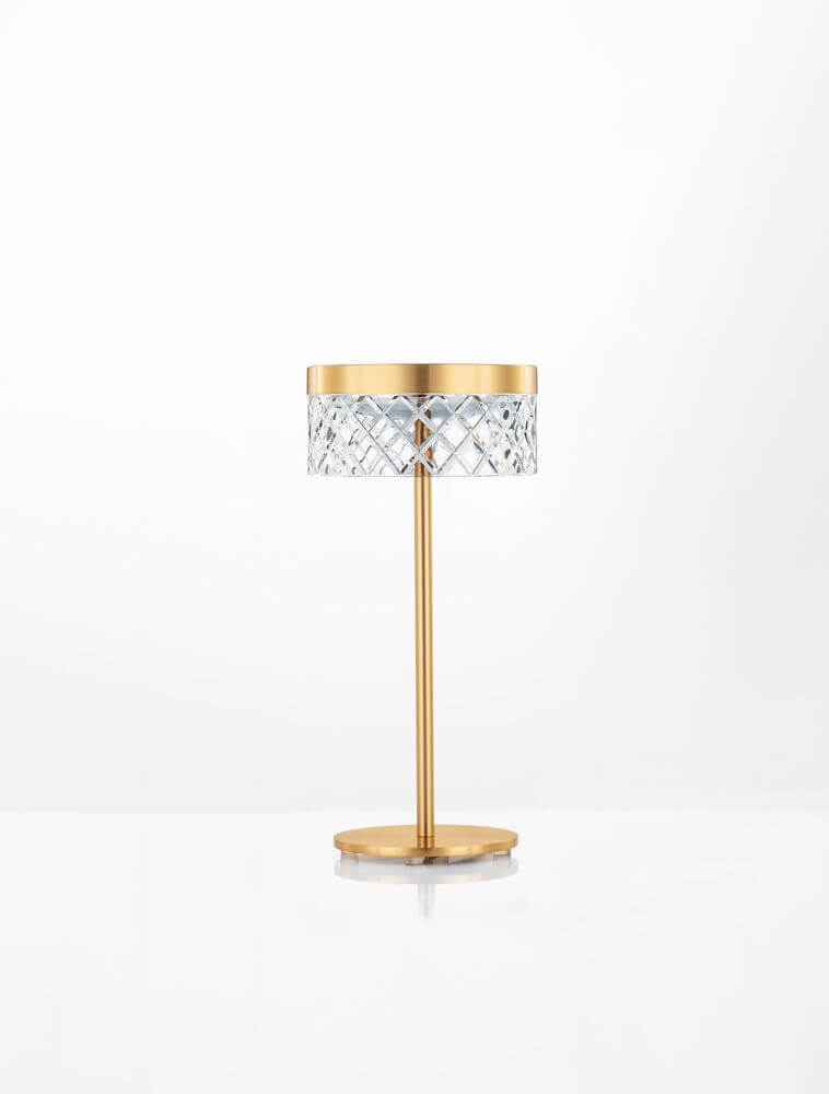 Bion LED Tischleuchte Ø 14,8cm 3000K Gold auf weißem Hintergrund, elegantes Design mit goldener Oberfläche.