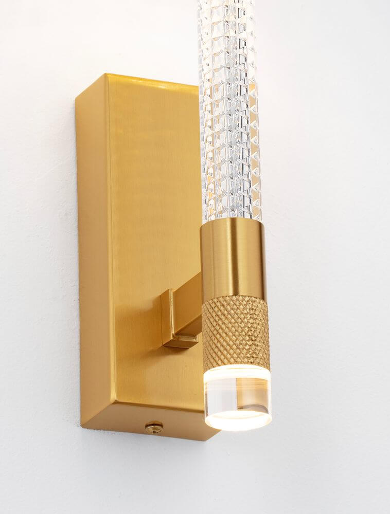 Bion LED Wandleuchte Ø 14,8cm 3000K Gold an der Wand, elegantes Design mit klarer Beleuchtung.