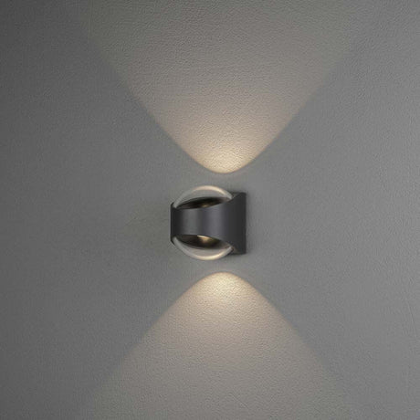 Bitonto LED Wandleuchte 2-flammig mit Up- & Downlight in Dunkelgrau an Wand montiert.