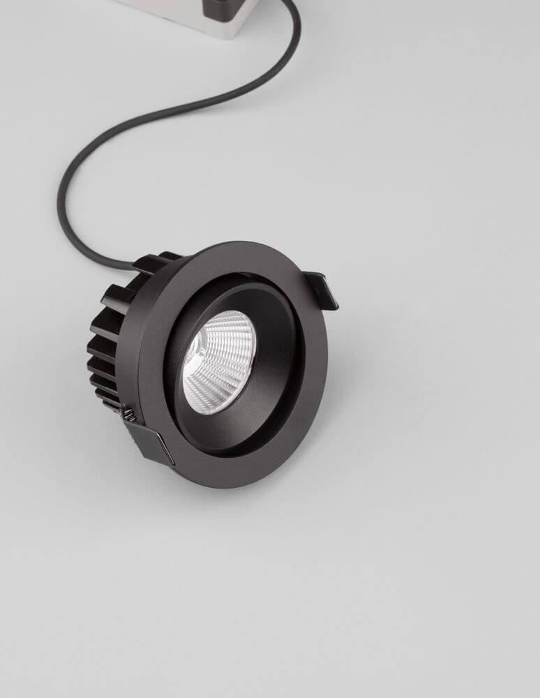 BLADE LED Außeneinbauspot in Schwarz mit energiesparender LED-Technologie für den Außenbereich.