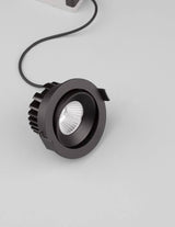 BLADE LED Außeneinbauspot in Schwarz mit energiesparender LED-Technologie für den Außenbereich.