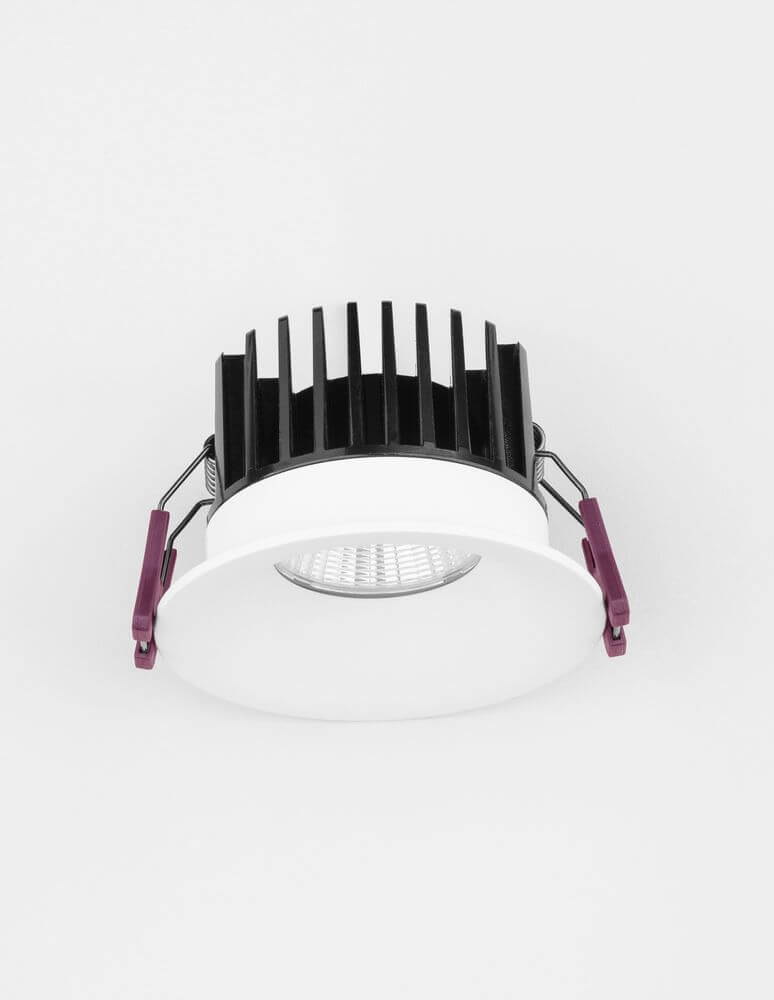 Blade LED Außeneinbauspot H 5,4cm 3000K IP65 - elegante und robuste Einbauleuchte in Schwarz.