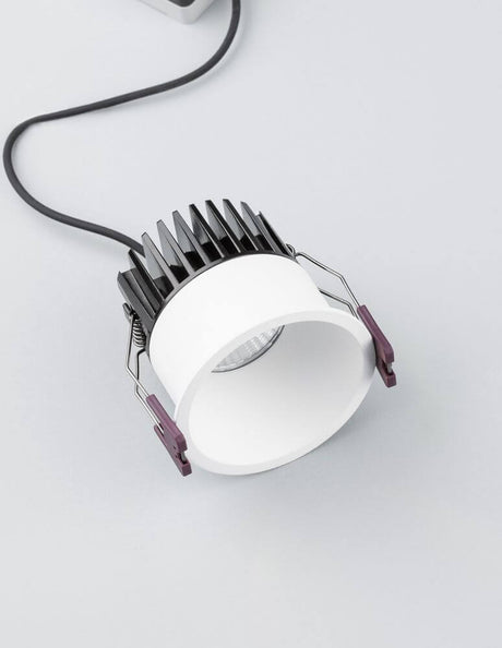 Blade LED Udendørs indbygningsspot H 7,5cm 3000K IP65 i elegant hvid med et robust aluminiumsdesign.
