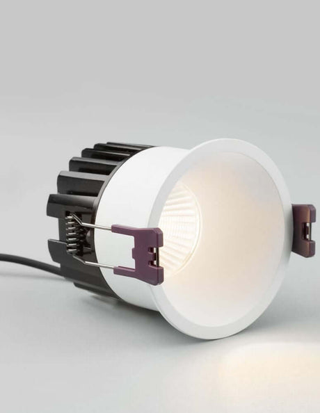 Blade LED Udendørs indbygningsspot H 7,5cm 3000K IP65 i elegant hvid, ideel til udendørs brug.