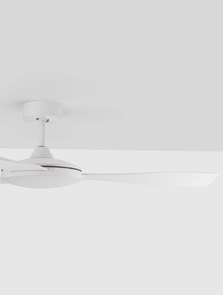 Blaire Ventilator Ø 132cm mit weißen Flügeln und modernem Design für jeden Raum.