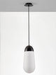 Blaky Pendelleuchte Ø 18cm Schwarz, Weiß mit Opalglas-Diffusor und geometrischem Design.