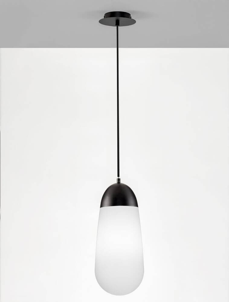 Blaky Pendelleuchte Ø 18cm Schwarz, Weiß mit opalem Diffusor und modernem Design.