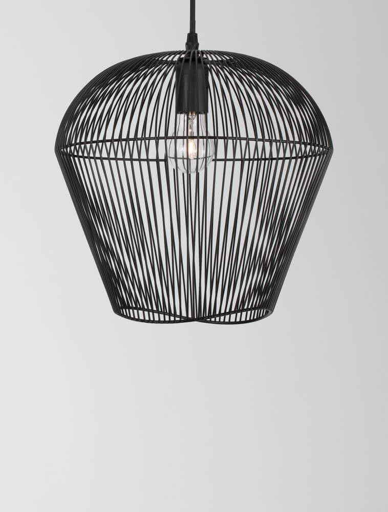 Bredo Pendelleuchte Ø 31,5cm Schwarz mit modernem, industriellem Design aus Aluminium.