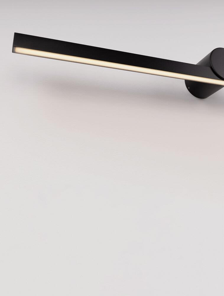 Breggo Wandleuchte 81cm 3000K IP54 in elegantem Design für zeitgemäße Raumbeleuchtung.