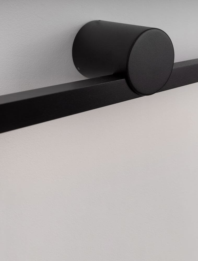Breggo Wandleuchte 81cm 3000K IP54 in elegantem Schwarz, ideal zur Wandmontage.