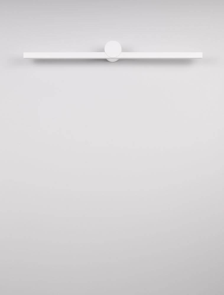Breggo Wandleuchte 81cm 3000K IP54 in schlichtem Design auf heller Wand.