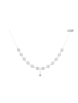Brillante Pendelleuchte mit 12 gläsernen Elementen und elegantem Design für moderne Wohnräume.