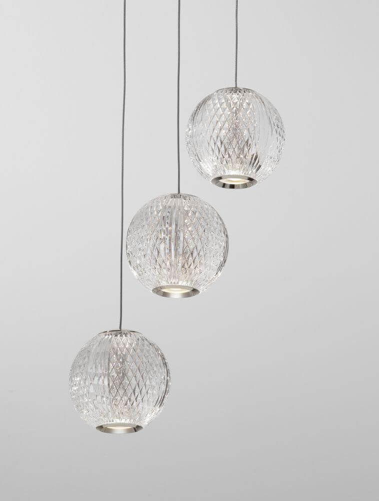 Brillante LED Pendelleuchte 3-flammig Ø 22cm 3200K mit drei eleganten Lichtquellen aus Kristall.