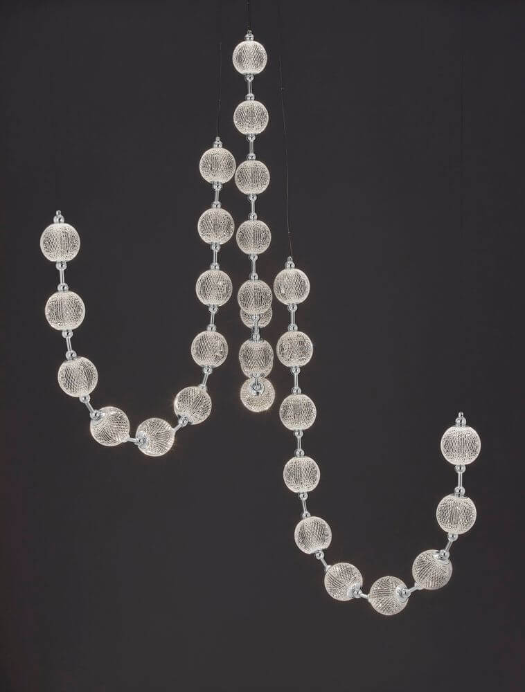 Brillante LED Pendelleuchte 30-flammig Ø 147cm 3200K in elegantem Design mit Glas-Elementen.