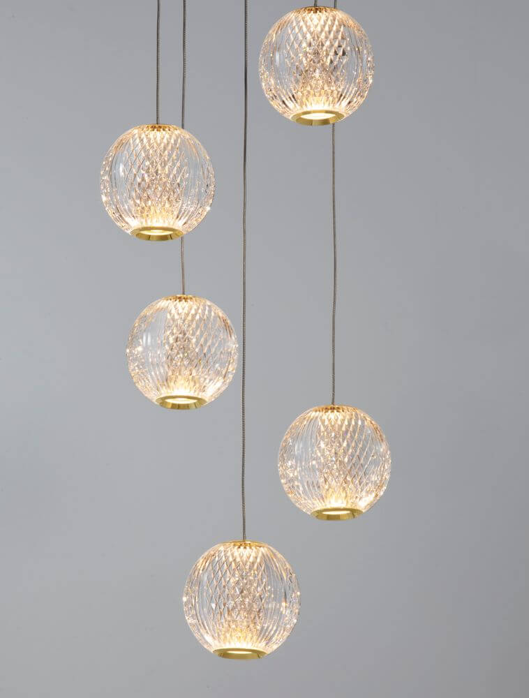 Ifos LED Wandleuchte 3000K Schwarz mit fünf Kristallpendel-Lichtern im eleganten Design.