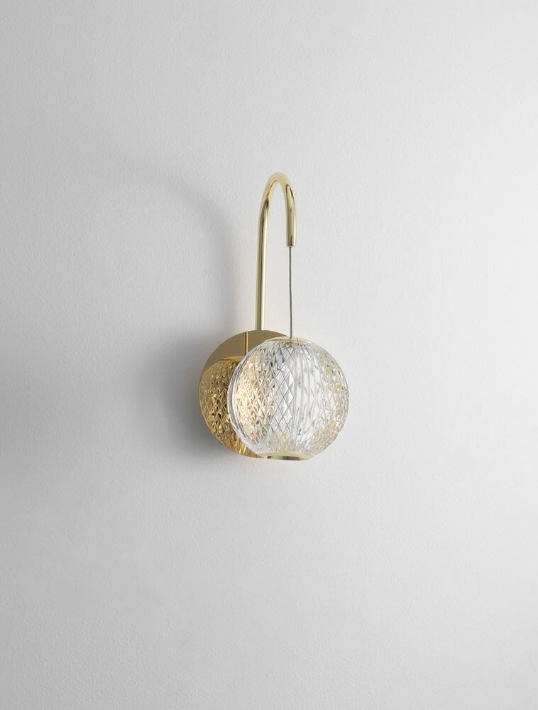 Brillante LED Wandleuchte 3200K mit modernem Design und warmweißem Licht, schick in Gold.