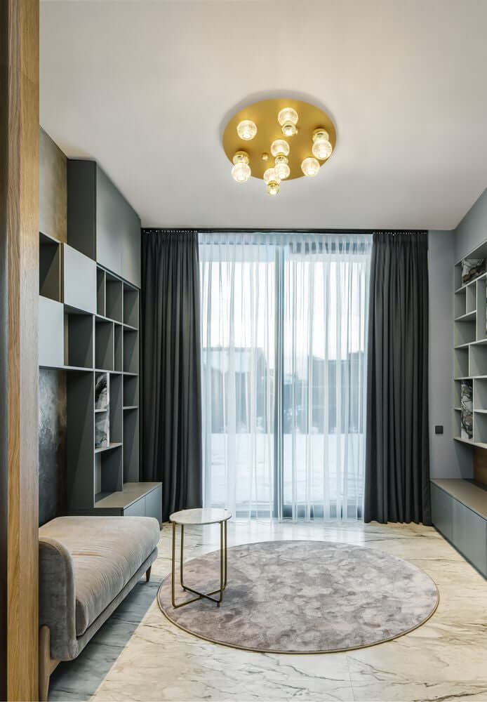 Brille LED Deckenleuchte 7-flammig Ø 66cm 3200K Gold im modernen Wohnraum mit eleganter Ausstattung.