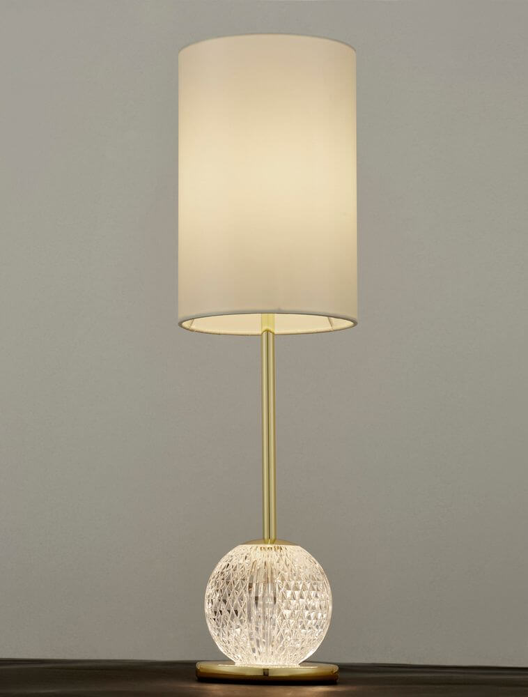 Brille LED Tischleuchte 2-flammig Ø 15,4cm 3200K Gold auf einem Tisch, moderne Wohnraumbeleuchtung in Gold.