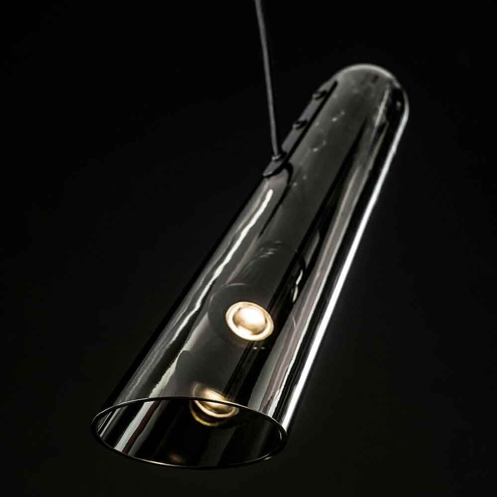 Brokis Hängeleuchte Flutes 0° in eleganter, konischer Form mit stilisiertem Öffnungsdesign.
