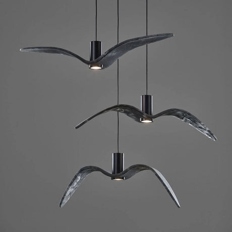 Brokis hengelampe Night Birds normale vinger 73 cm i røykgrå, kunstnerisk fugledesign pendellampe.