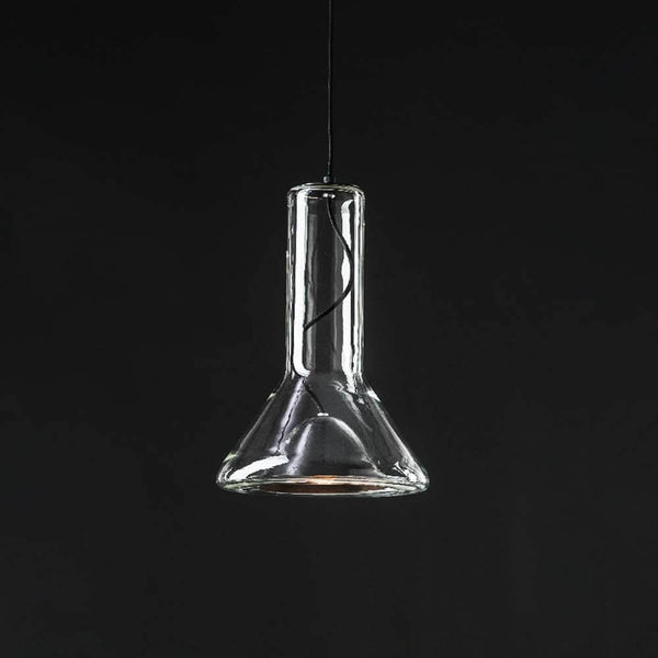 Brokis Hängeleuchte Whistle Small, zeitgenössische Glaskunst, inspiriert von Blasrohren, klare Silhouette, elegantes Design.