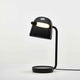 Brokis Tischlampe Mona Small in elegantem Schwarz mit dimmbarem LED-Licht.