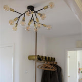 Deckenleuchte Heroes 12-flammig in Schwarz, moderne Lampe mit stilvollem Design und kraftvollem Licht.