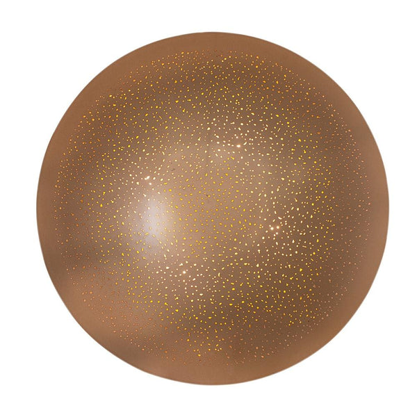 Aplique Colby Ø 70 cm en dorado con orificios perforados para acentos de luz ambiente.