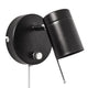 Wandspot Correct in Schwarz mit verstellbarem Lampenkopf und Dimmer-Rad für optimale Lichtintensität.