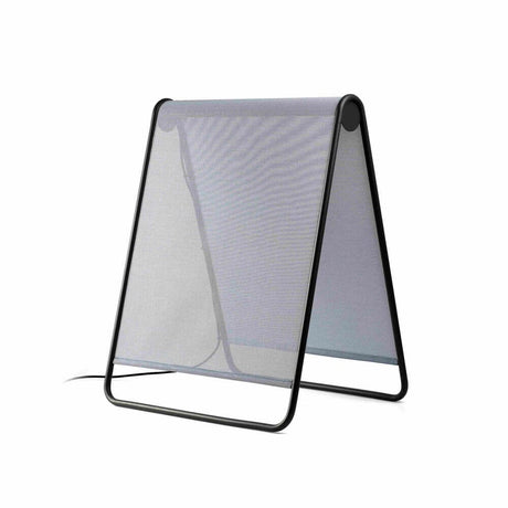 Lampe de terrasse d’extérieur Cadaques LED IP65, lampe sur pied moderne à structure triangulaire pour les espaces extérieurs.