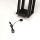 Detailansicht der Cannes Outdoor USB-Laterne mit USB-Anschluss in Schwarz.