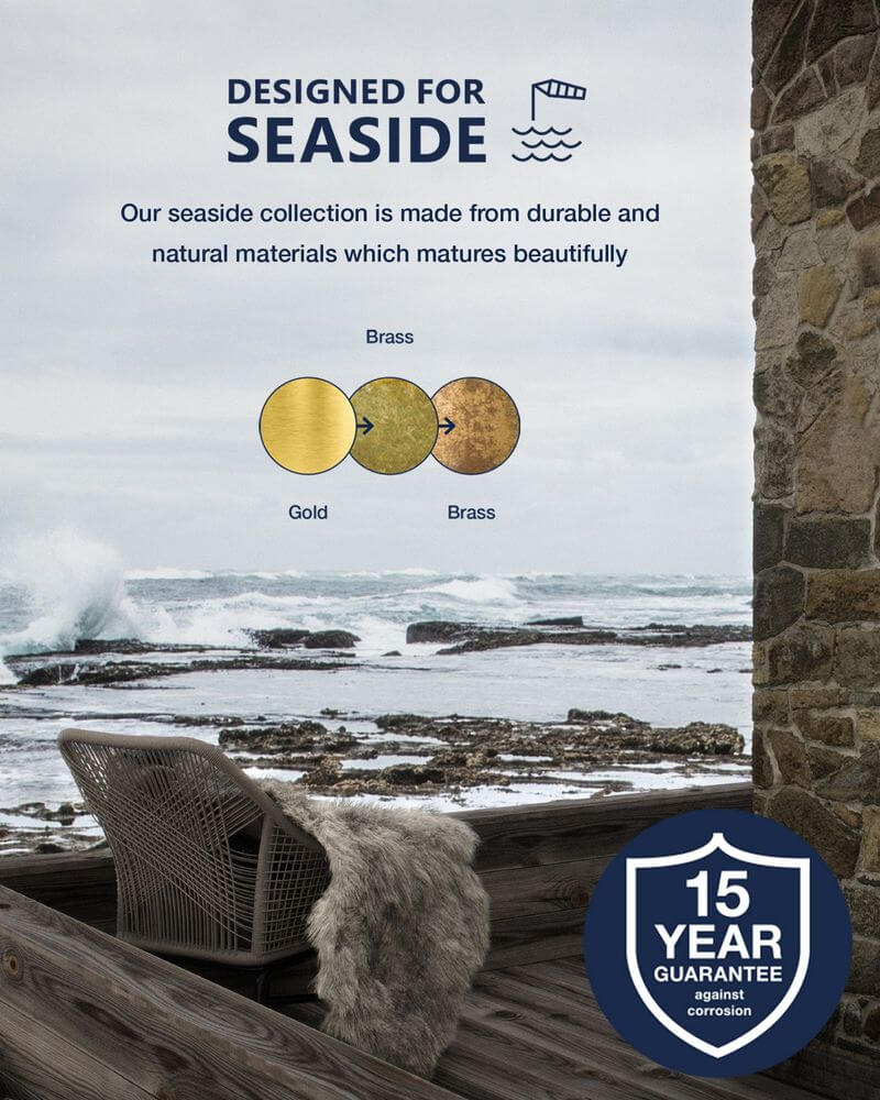 Canto 2 LED Wandleuchte Seaside IP44 mit gold- und messingfarbener Oberfläche, entworfen für den Einsatz am Meer.