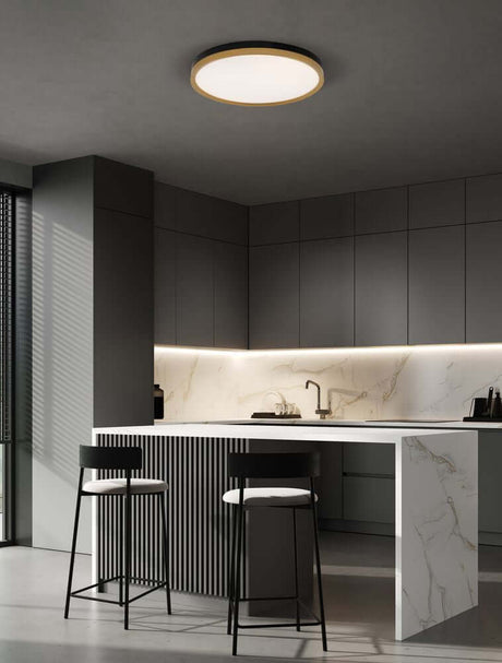 Cantria LED plafonnier 3000K noir, or dans une cuisine moderne avec un éclairage élégant.