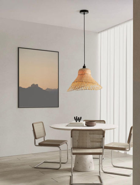 Capa Pendelleuchte E27 Schwarz im modernen Esszimmer mit Ethno-Design und robustem Papiermaterial