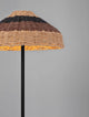 Caro Stehlampe Schwarz, Braun mit stylischem Lampenschirm aus Rattan in schwarz, braun und gold.