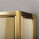 Detailansicht der Carpi Wandleuchte Stahl IP44 in Metall und klarem Glas, Ecke des Designs.