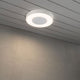 Carrara LED Außenwand- & Deckenlampe Ø 27cm CCT Weiß an einer Decke installiert, hell leuchtend in modernem Design.
