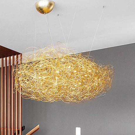Catellani & Smith Fil de Fer Nuvola LED Hängeleuchte Drahtgeflecht in goldenem Drahtdesign.