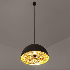 Catellani & Smith Stchu-Moon 02 LED suspension au design élégant avec intérieur doré.