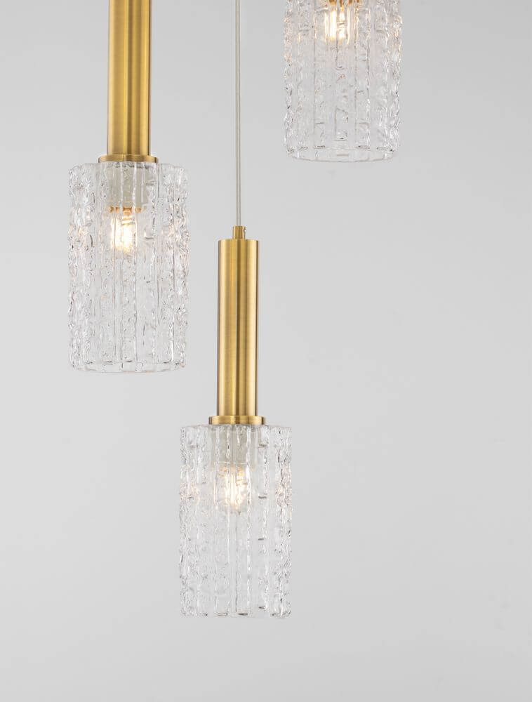 Certa Pendelleuchte 3-flammig Ø 30cm Schwarz, Gold mit Glaszylindern und goldenen Lampenfassung.