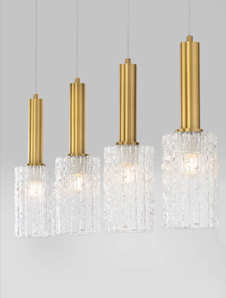Certa Pendelleuchte 4-flammig Schwarz, Gold mit transparenten Glaszylindern und goldenen Aluminiumrohren.