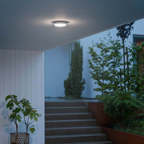 Cesena LED Ulko Seinä- & Kattovalaisin Pyöreä Valkoinen sisäänkäynnillä, valaisee alueen tyylikkäästi.