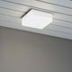 Cesena LED Wand- & Deckenleuchte inkl. Dämmerungssensor an einer Decke montiert.