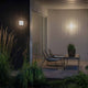 Cesena LED Wand- & Deckenleuchte inkl. Dämmerungssensor montiert an einer modernen Terrasse.